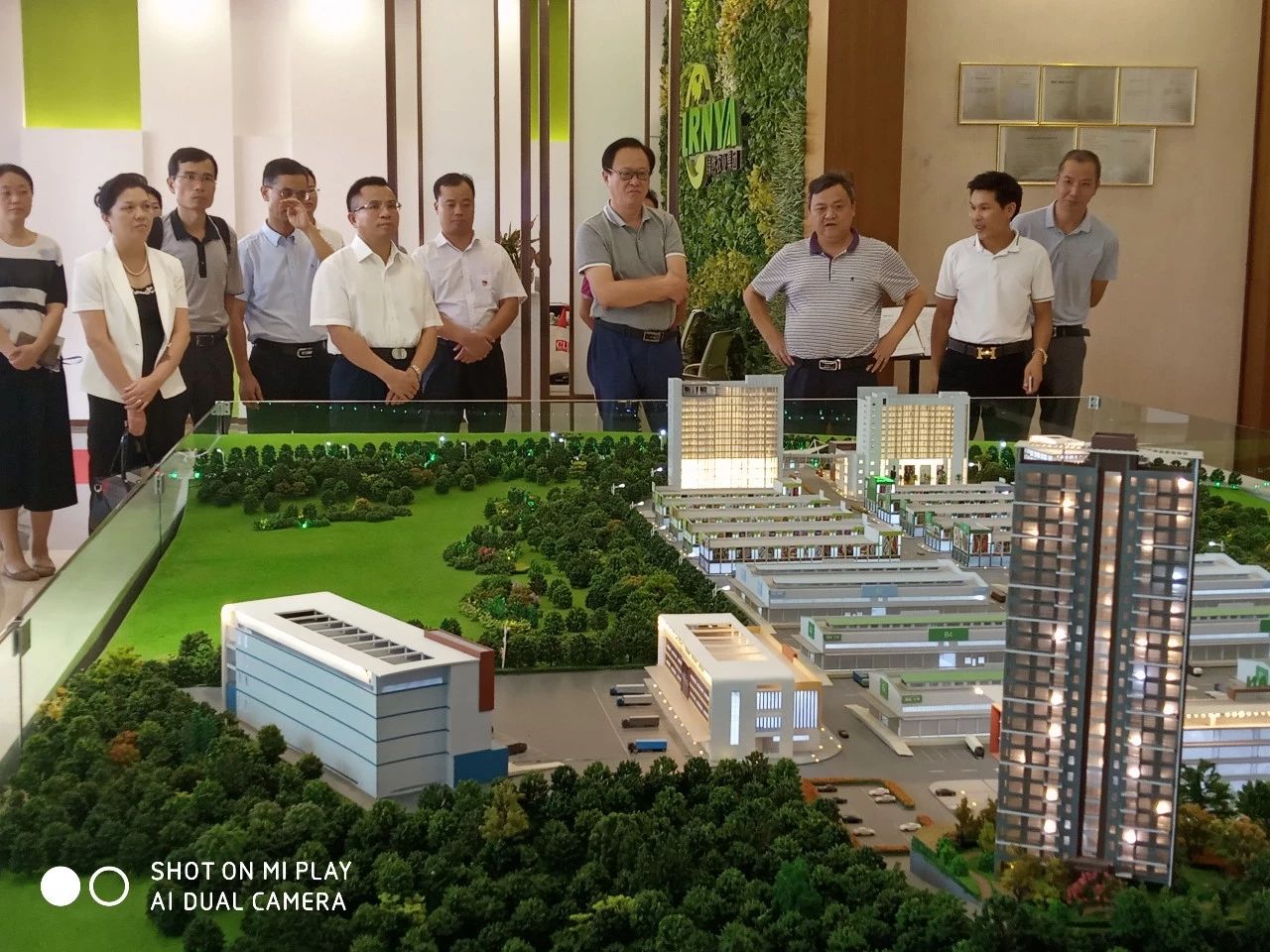 中國工程院院士、省科協(xié)主席陳勇專家團一行蒞臨綠然燈塔農(nóng)產(chǎn)品物流園考察調(diào)研